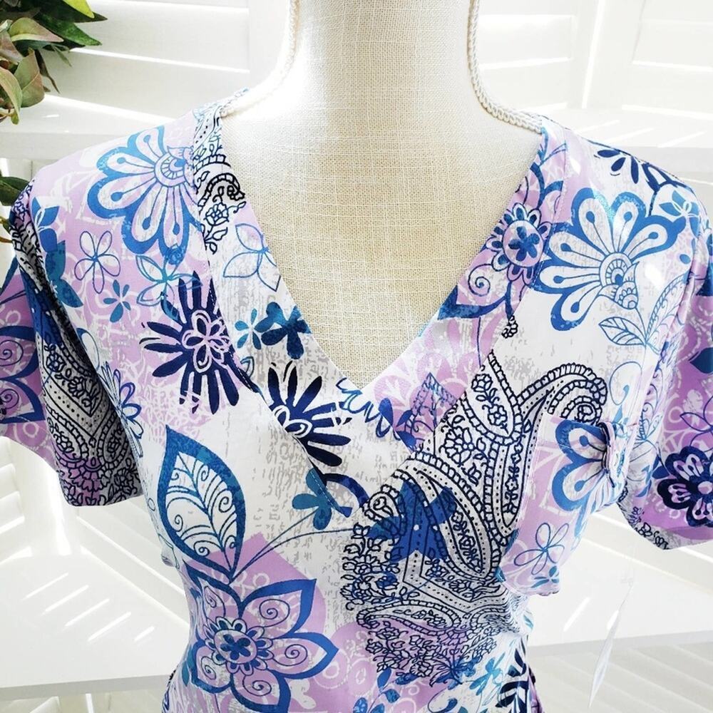 BUTTERSOFT MEDICAL FLORAL BLUE & PINK SCRUB TOP - Picture 4 of 6